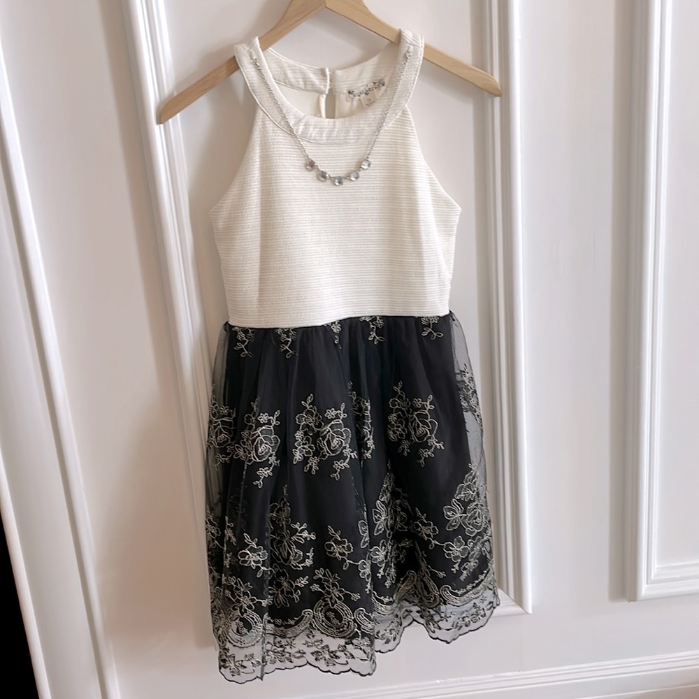 Cute preteen dress with detachable necklace.